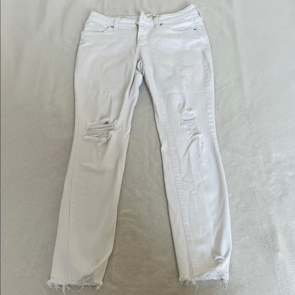 Universal Thread Stylish White Distressed Women Jeans